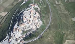 ), traditionally known in english by its latin name of nursia (/ ˈ n ɜːr s i ə, ˈ n ɜːr ʃ (i) ə /), is a town and comune in the province of perugia in southeastern umbria. Terremoto Di 6 5 Tra Norcia E Preci E Il Piu Forte In Italia Dal 1980 Si Temono 100mila Sfollati La Repubblica
