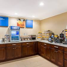 Santa monica, aside from being a beachfront city, is also one of the most enjoyable tourist spots in in the evenings, before heading back to their santa monica bed and breakfast inns, guests stroll the. Santa Monica Ca Hotel Photos Comfort Inn Santa Monica