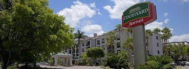 A simple hotel with that old florida feel. Courtyard By Marriott Naples Home Facebook