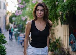 Η τόνια σωτηροπούλου παραχώρησε συνέντευξη εφ' όλης της ύλης στη διαδικτυακή εκπομπή «πουφ», όπου μίλησε τόσο για τα επαγγελματικά της θέματα, όσο και για πιο προσωπικά. H Tonia Swthropoyloy Paradexetai Safestata Phgainw Bolta Sta Nekrotafeia Video