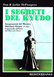 Si distinguevano perciò le scuole dedite all'uso della katana, la spada tradizionale giapponese, quelle maggiormente orientate alla lotta corpo a corpo, fino alle scuole di nuoto con l'armatura, tiro con l'arco ed equitazione. 9788827212943 I Segreti Del Kyudo Insegnamenti Del Maestro Hideharu Onuma 9Âº Dan Caposcuola Dell Arte Del Tiro Con L Arco Giapponese Arti Marziali Zvab De Prospero Dan De Prospero Jackie 8827212949