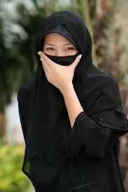 Selebgram (selebriti instagram) seolah menjadi selebriti media sosial yang kepopulerannya tidak kalah dengan para selebriti tanah air. Foto Cewek2 Cantik Lucu Berhijab Cadar