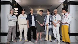Jungkook once outran his cameraman in an episode of run bts and since then army has had deep sympathy for the poor guy. Bangtan Style On Twitter Run Bts Episode 150 And You 1993 Studio Chrome Hearts Ports V Yeezy Juun J Fendi Jimin V Jungkook Bts Bts Twt Https T Co Sosgsylts1