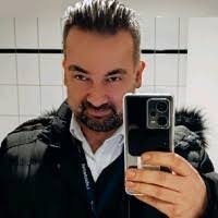 Daniel Kersten's Instagram, Twitter & Facebook