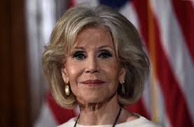 Profitez d`un attrait exquis avec des franges latérales élégantes. Jane Fonda Metamorphosee Decouvrez Sa Nouvelle Coupe De Cheveux Qui Affole Les Fans