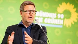 Wenn man eine herde #koniks trifft und sich still auf den boden legt, kommen sie manchmal und schnuppern an einem. Interview Mit Robert Habeck Wir Konnen Wirtschaftspolitik