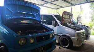 Pada 22 ogos 2008, perodua myvi versi baru dilancarkan dengan menampilkan perubahan pada kekisi depan, bampar depan, bonet, bampar belakang, rim aloi, warna dan reka bentuk papan pemuka, pemain mp3/wma dan fabrik tempat duduk. Perodua Kenari Scoop Bonet Santai Petang Sambil Tebuk Bonet Pasang Scoop Youtube