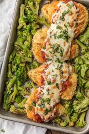 This Amazing Sheet Pan Chicken Parmesan With Roasted Broccoli And Riced Cauliflow Healthy Baked Chicken Easy Chicken Recipes Easy Chicken Parmesan Recipe Baked
