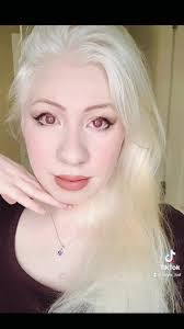 Kelly Ludlow's Instagram, Twitter & Facebook