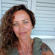 Laura Waites's Instagram, Twitter & Facebook