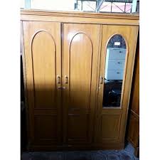 Bahan baku pembuatannya adalah kayu jati dan kayu mahoni tua yang sudah melewati. Jual Lemari Pakaian Kayu 3 Pintu Garage Sale Kemang