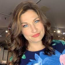 Sandra Shay's Instagram, Twitter & Facebook