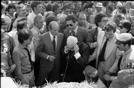 Alfredo rampi (alfredino), a soli 6 anni, cadeva in un pozzo artesiano in zona vermicino, perdendo era l'estate 1981 quando la famiglia rampi stava trascorrendo un periodo di vacanza nella seconda. Vermicino 1981 Alfredino Rampi E Gli Sciacalli Indiscreto