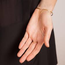 Non Le Bracelet De Cheville N Est Pas Ringard La Preuve En 2020 Bracelet Cheville Bracelet Chaine De Cheville