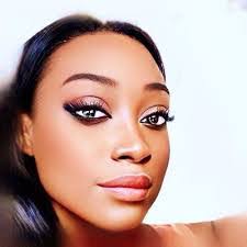 Lindsey Fenton's Instagram, Twitter & Facebook