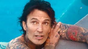 Tommy Lee impresionado de que Mötley Crüe no hayan sido cancelados: “Hasta  he subido fotos de mi...”