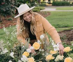 Meet @boho_chic_dreams —the floral artistry behind your bohemian wedding  dreams. Gracie and her team craft refined, romantic floral designs with a  hint of boho charm. Sourcing seasonal blooms from local farmers and