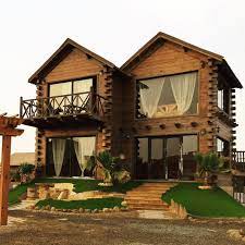 كوخ خشبي من طابقين ضمان ١٥ سنة تصميم وتنفيذ الحسين للمنازل الريفية house designs exterior types of doors house styles