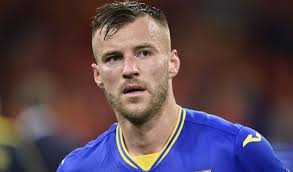 Born 23 october 1989) is a ukrainian professional footballer who plays as a winger or forward for english premier league club west ham united and the ukraine national team. Ukrainskij Futbolist Yarmolenko Priznalsya Chem Ego Shokirovala Zhizni V Evrope Novosti Futbola