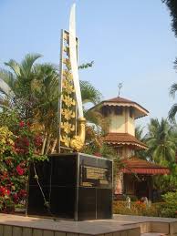 You will see plenty of signposts for pasir salak historical complex (kompleks sejarah pasir salak). Tugu Peringatan Perjuangan Pahlawan Melayu Perak Kompleks Sejarah Pasir Salak Mapio Net