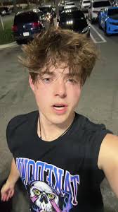 Jeremy Hutchins (@ihatejeremyhutchins)