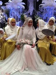 We looked inside some of the tweets by @irma_hasmie and found useful information for you. Pin By Rina Andayani On Muslimah Brides Inspirations Muslimah Wedding Dress Muslim Wedding Dresses Muslimah Wedding