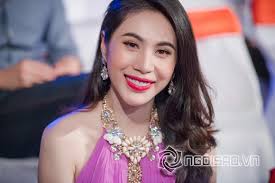 Thủy Tiên mặc váy không nội y khiến người xem 'lo nơm nớp'