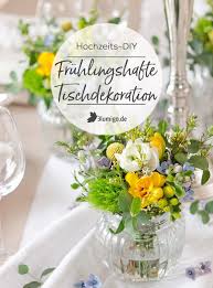 Dene tischdeko zum geburtstag selber machen. Strahlende Fruhlings Hochzeit In Gelb Weiss Und Blau Teil 2 Tischdeko Selber Machen Blumigo