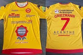 Pour les fans et pour les autres aussi!! Football Antoine Griezmann Aura Son Maillot De L As Vitre Le Journal De Vitre