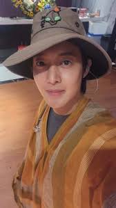 🎼When good old friends are going away. 🎼 🎶Will you wish them to remember  your name 🎶 🎶When good old days are passing away. 🎶 🎼Will you promise  your heart remains the