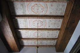 Controsoffitto Decorato In Stile 500 Porte Del Passato Soffitto A Cassettoni Controsoffitto Soffitti In Legno