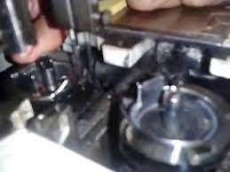 Sala sedikit mesin akan bersiara yaring, kalau di biarkan mesin akan rusak/pata alatnya jadi untuk mengidari hal tersebut mari kita simak video di atas sampai selesai agar tidak gagal. Cara Setting Rotary Hook Jarum 2 Youtube