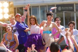 Les filles de 6 à 14 ans sont toutes fans de violetta, l'apprentie chanteuse interprétée depuis près de trois ans par martina stoessel. Violetta Live 2015 Tournee De 18 Concerts Exceptionnels Dans Toute La France Pour Les Enfants Des 6 Ans Citizenkid