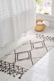 Black And White Bath Rug Runner Southwest Runner Bath Mat Diy Bath Mats Bathroom Mats Bathroom Rugs