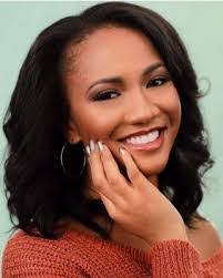 Alexis Murrell's Instagram, Twitter & Facebook