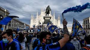 V rámci 9.kola se o víkendu 24.10. Scudetto All Inter 30mila Tifosi Invadono Piazze E Strade Di Milano Violando Le Norme Anti Covid La Stampa