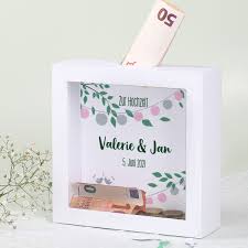 Wir bieten tolle ideen und produkte um ob taufe, hochzeit oder geburtstag, bei vielen anlässen sind geldgeschenke längst ganz normal und werden. Weisse Bilderrahmen Spardose Fur Geldgeschenke Zur Hochzeit Mit Lampions Blattern Namen Datum