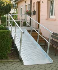 Ratgeber Behindertengerechter Zugang Ins Haus Schwellen Oder Einige Stufen Vor Der Haustur Mit Einer Rampe Barrierefrei Uberwindbar Machen Online Wohn Beratung De