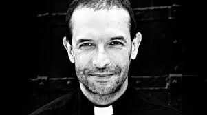 ks. Jacek Stryczek w Lombard