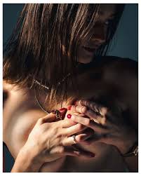 Caitlin Erin ONeill Nude - 2 Pictures: Rating 8.5310