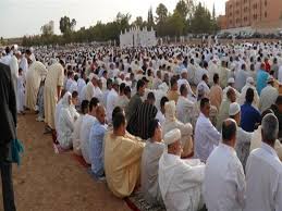صفة صلاة العيد أن يحضر الإمام ويؤم الناس بركعتين قال عمر رضي الله عنه : Adbvyatenxmnjm