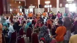 Tidak dapat dinafikan bahawa backdrop kelahiran wadah politik baru ini adalah respons kepada pelbagai dimensi kemelut dan krisis yang menyelubungi negara. Kelab Greenboc Gambar Dan Video Rumah Terbuka Parti Amanah Negara Meriah Terima Kasih Rakyat Kelantan