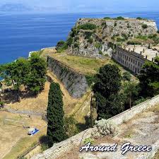 Η κέρκυρα, το βορειότερο νησί του ιονίου πελάγους αποτελεί ιδανικό προορισμό για διακοπές, καθώς διαθέτει πεντακάθαρες παραλίες με λεπτή άμμο και καταπράσινες εκτάσεις που αγγίζουν τη θάλασσα. The Old Venetian Fortress In The City Of Corfu Which Covers The Promontory And Which Initially Contained The Old Town Of Corfu Tha Visiting Greece Corfu Greece