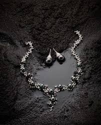 Black And White Jewelry Photography Make Every Detail Count On Pullcast Jewelry Inspiration Dazzle Yourself On Pullcast Eu Jewelry Photoshoot Jewelry Photography Photo Jewelry