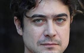 Visualizza altre idee su attori, personaggi famosi, attore. Riccardo Scamarcio Rivela Svelato Il Nome Di Sua Figlia
