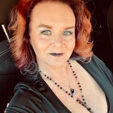 Remember The Shining twins? This is them now 😂 👵