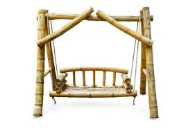 Anyaman batang bambu yang dipotong tipis dapat digarap menjadi bakul nasi ( cething (bahasa jawa) atau boboko (bahasa sunda), tampah , bubu/perangkap ikan, tempat kue (besek), topi bambu ( caping ) adalah contoh. 10 Rekomendasi Mainan Dari Bambu Yang Keren Dan Asyik Untuk Dimainkan Anak