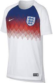 Step out in the same look at the pros with this men's england pre match shirt from nike. 2018 2019 England Nike Pre Match Training Shirt White Kids White Amazon De Bekleidung