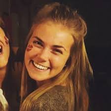 Elizabeth Sisson (@Elizzabethhh3)