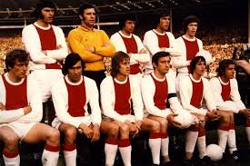 La zona dellolanda di michels si basava su un modulo altamente spettacolare. L Ajax Del Calcio Totale Contrataque